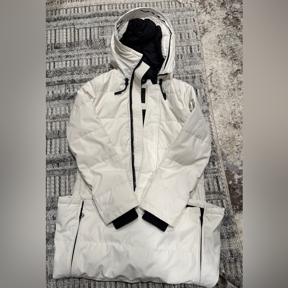 TNA Aritzia White Hooded Puffer Jacket. Authentic